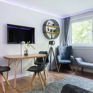 https://city-centre-stylish-apartment-with-free-parking.edinburghhotelsuk.org