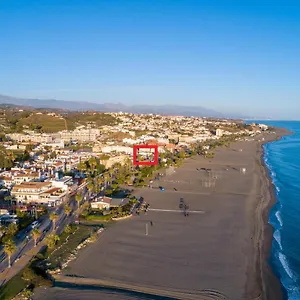 https://casa-1-linea-de-playa-benajarafe.es-andalucia.com